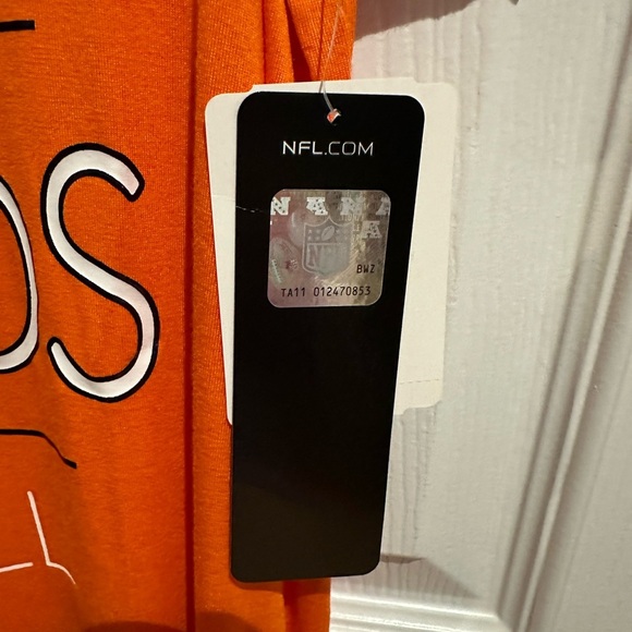 Woman’s NFL Team Denver Broncos Shirt Sz Large - Picture 4 of 4